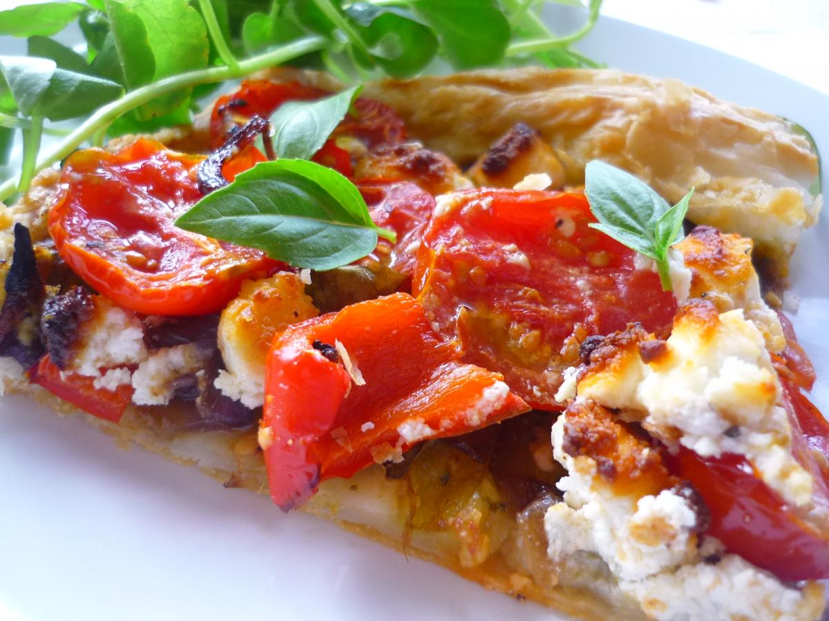 Источник: www.dishmaps.com/tomato-goat-cheese-and-oni Источник: www.dishmaps.com/tomato-goat-cheese-and-oni