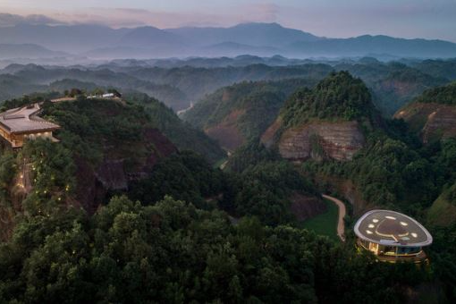 Источник: www.designboom.com/architecture/mountaintop-hotel- Источник: www.designboom.com/architecture/mountaintop-hotel-